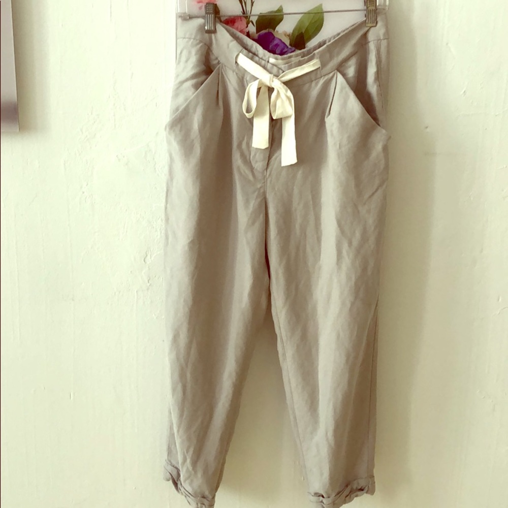 Ari tiza Wilfred gray linen capris and classic bow